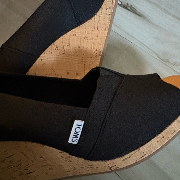 TOMS Classic Black Canvas Wedge Shoes - Picture 8 of 9